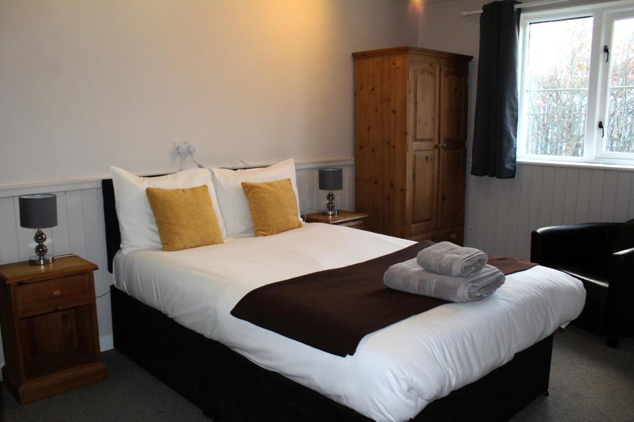 Dog And Partridge Inn Calne Eksteriør bilde